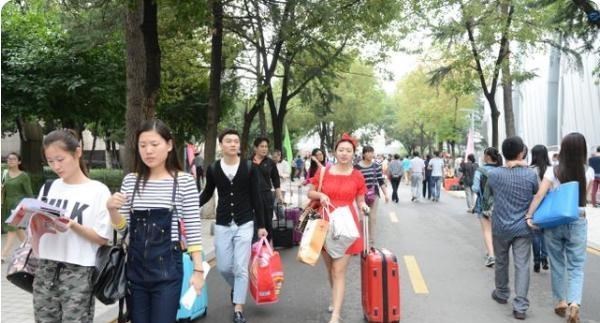 多所高校发布消息,开学时间延迟,新生报到或不准陪家长不淡定了 多所高校发布消息,开学时间延迟,新生报到或不准陪家长不淡定了
