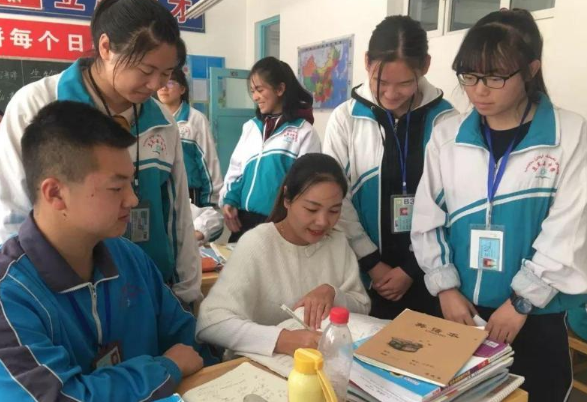 教师带薪寒暑假或将取消,和公务员一样朝九晚五,教师反应很意外 教师带薪寒暑假或将取消,和公务员一样朝九晚五,教师反应很意外