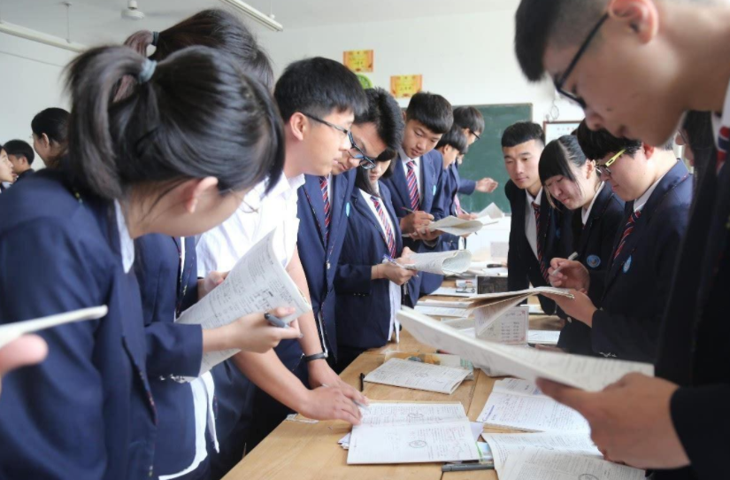 中等生与尖子生的距离有多远?基础掌握不牢固,就难以跨越鸿沟 中等生与尖子生的距离有多远?基础掌握不牢固,就难以跨越鸿沟