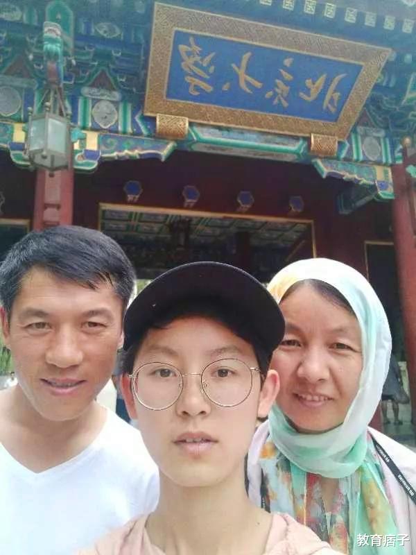 宁夏女状元688分考上北大，农村父母流下心酸眼泪，她的经历值得学习！
