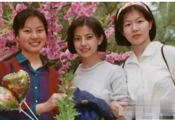 高圆圆高中时期到底有多美？班主任：至少10多个男生都在追她