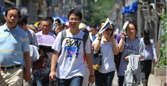 读公立和私立学校，对学生来说有哪些不同？家长：长大后差距大