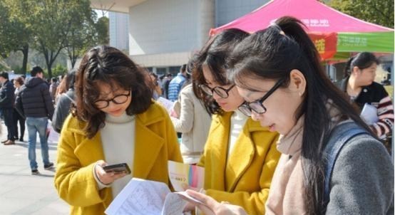 读公立和私立学校,对学生来说有哪些不同?家长:长大后差距大 读公立和私立学校,对学生来说有哪些不同?家长:长大后差距大
