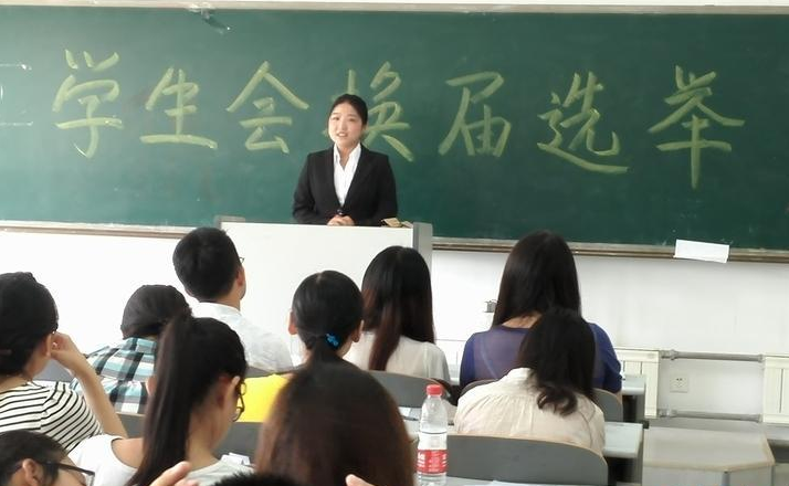 大学辅导员工资曝光，难怪名校博士也抢着去当，金额属实叫人羡慕