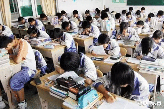 衡水提前安排复读生开学,已经开始军训,这都不站同一起跑线了 衡水提前安排复读生开学,已经开始军训,这都不站同一起跑线了