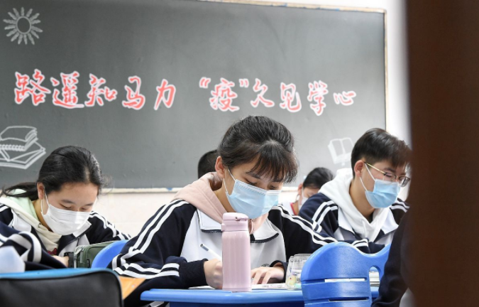 安徽理科一本线为488分，刚上线的考生，应该如何考虑志愿？