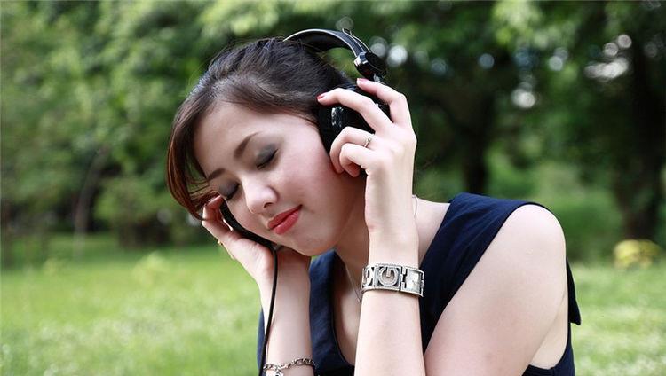 到了五十岁的男性,很容易就被以下三种女性“吸引”错不了