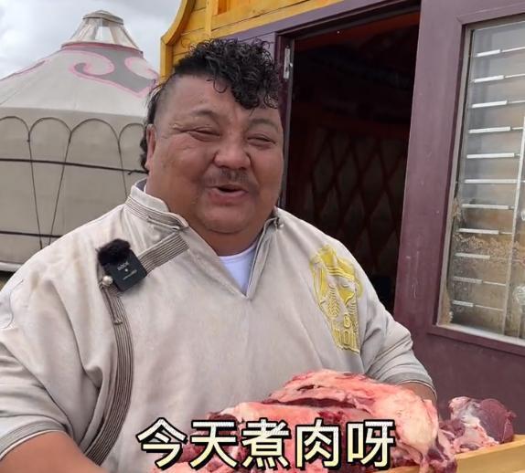 “油亡爷”恩克请客吃肉肠,被指黑斑扩散,网友:坐等大结局