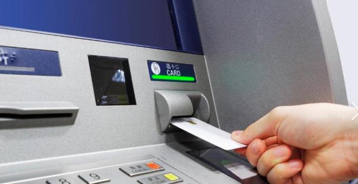 银行账户凭空多100万, 1分钱没花出去被判无期, 8年5次申诉改判8年!