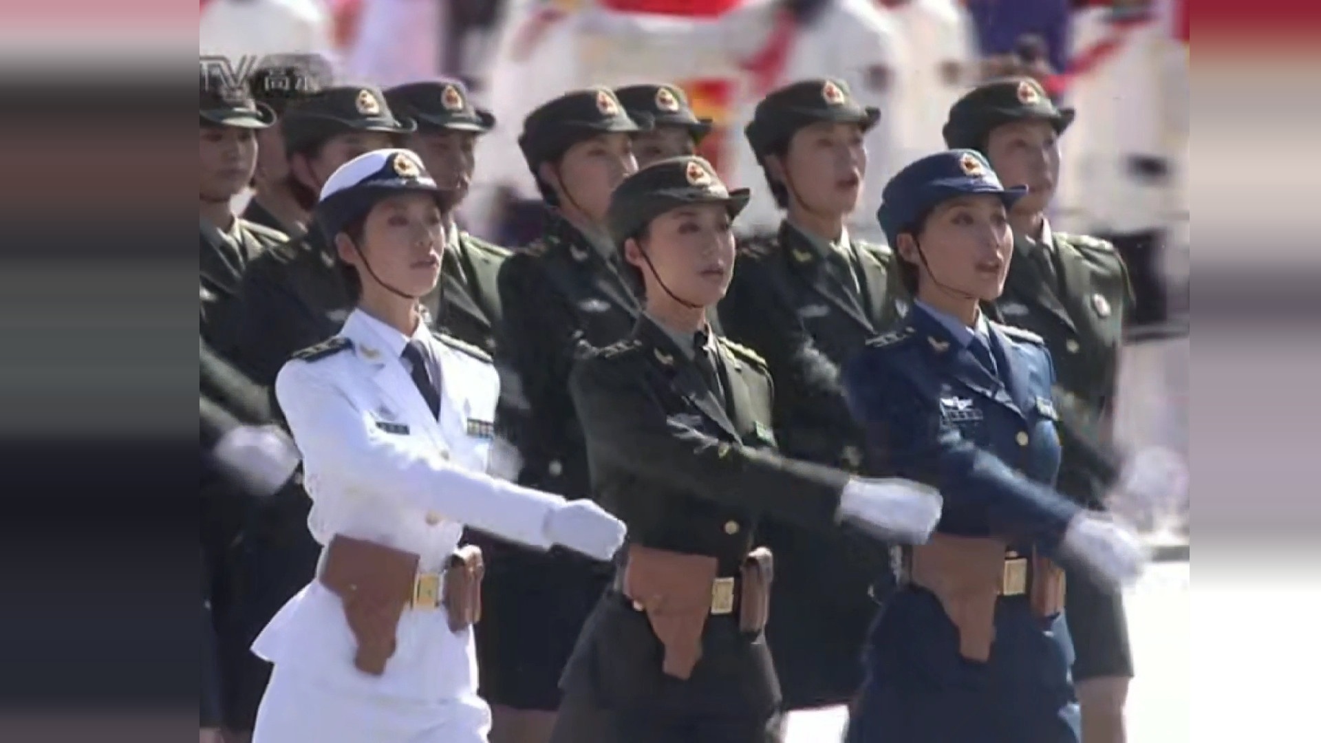 60周年国庆阅兵女兵方队，建议全屏观看