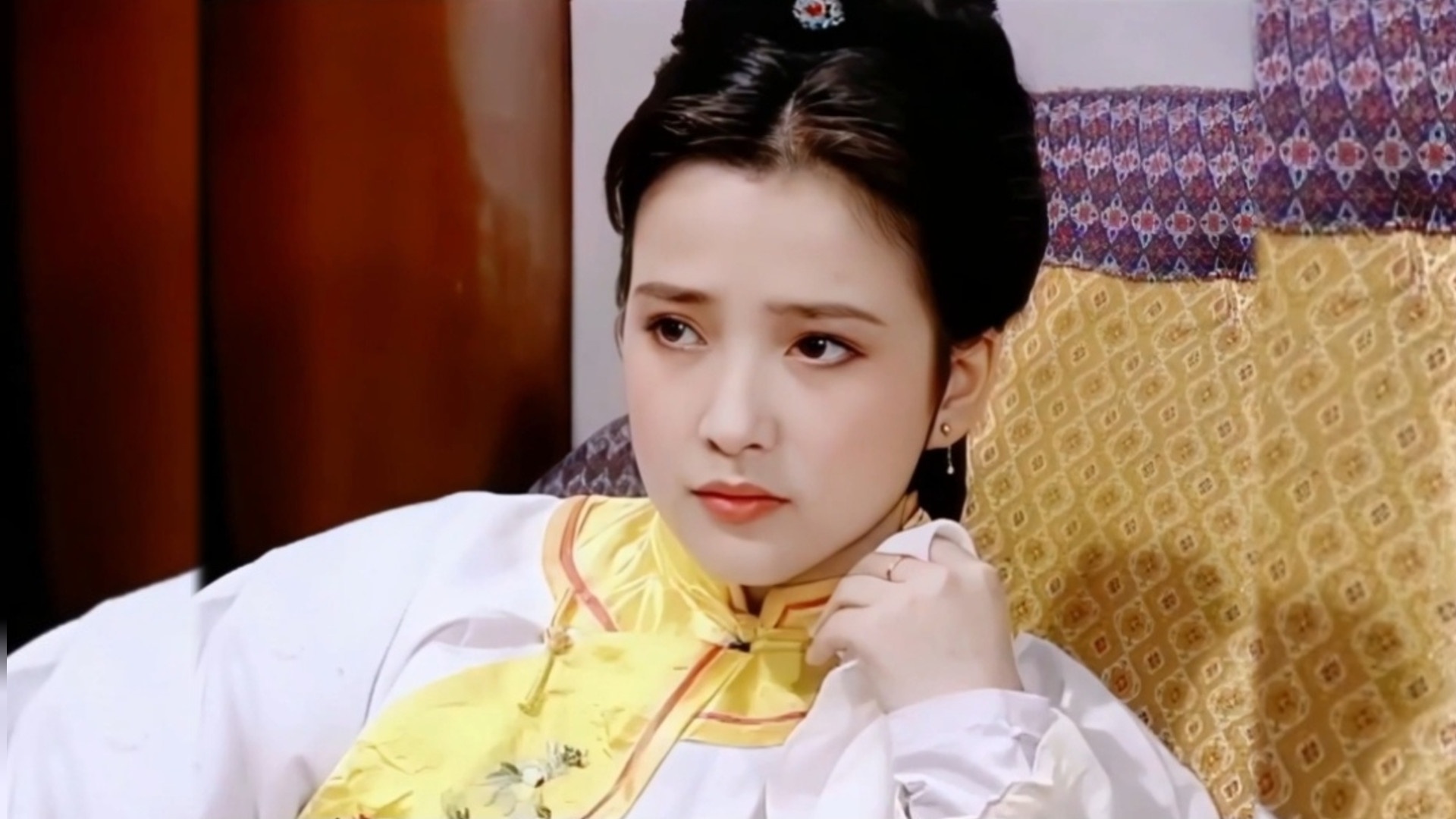 小时候，她皱个眉都美了我一大跳！