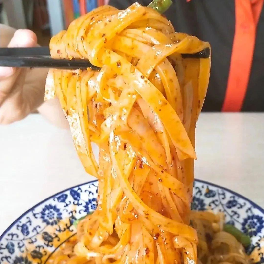 擀面皮|你相信吗？老街有家擀面皮居然干了25年！