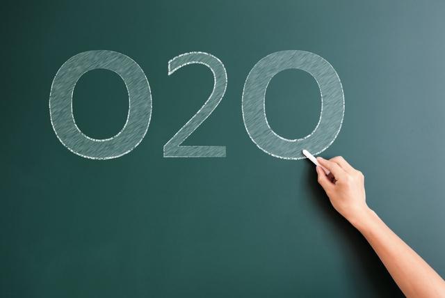 人口对经济的影响_中国金字塔型人口结构对经济的影响