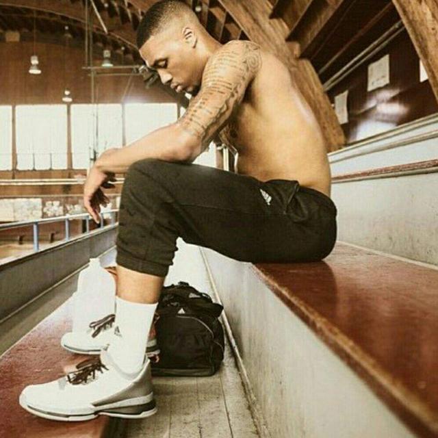 威少和利拉德到底谁的身体更好? 对比体测数据