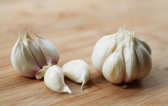 大蒜在7天内减肥38磅. 生大蒜减肥最多，但味道不好