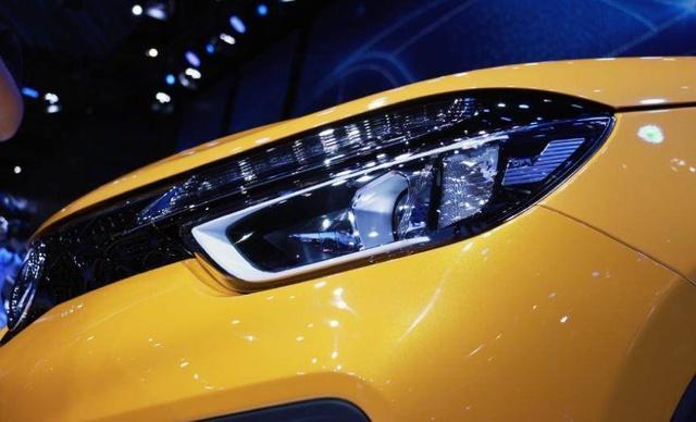 这款小型SUV颜值超高、自带低速碰撞系统, 真