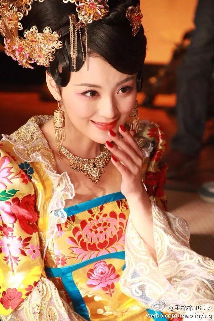 整惨林依晨被骂！3P绯闻！美女毛林林何时能火？