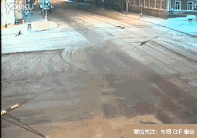车祸gif动态图片:各种飞来横祸的死亡撞击 血淋林的教训(共7张动态图)