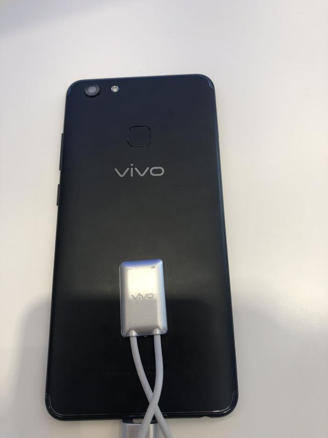 vivo y79的基本配置信息为:搭载了骁龙625处理器,配备了5.