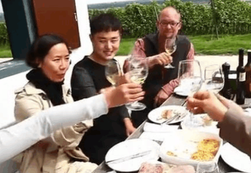 她是许晴蒋雯丽的同班同学,其貌不扬演技一流,嫁给德国富豪生活美满 她是许晴蒋雯丽的同班同学,其貌不扬演技一流,嫁给德国富豪生活美满