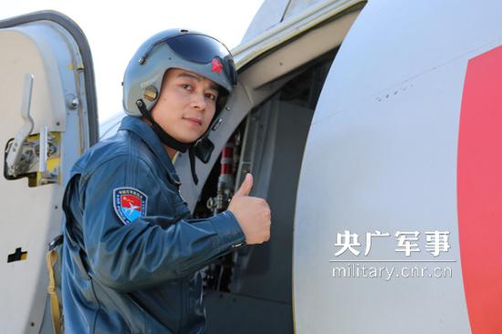 轰-6K飞行员刘锐: 首赴西太平洋时遭外军机包