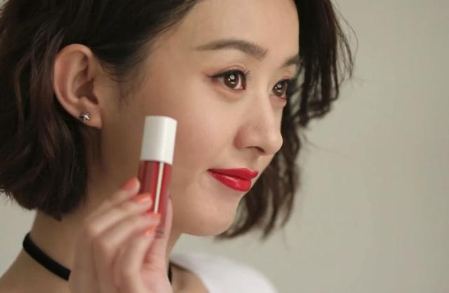 赵丽颖为美妆代言拍大片, 却因太累皮肤黯淡, 瞬