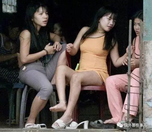 穿内衣干活_工地干活图片(3)