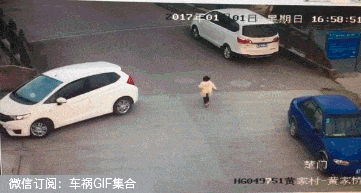 车祸gif动态图片:妹子走在斑马线上遭遇无法想象一击