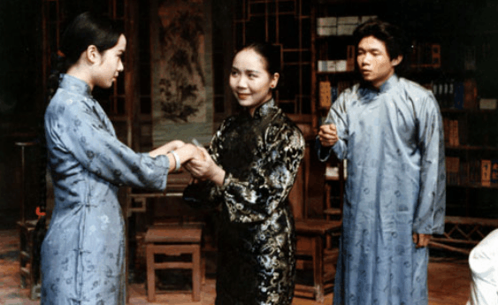 她是许晴蒋雯丽的同班同学,其貌不扬演技一流,嫁给德国富豪生活美满 她是许晴蒋雯丽的同班同学,其貌不扬演技一流,嫁给德国富豪生活美满