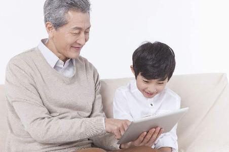 为什么小孩总是和爷爷亲近, 原因让人很暖心