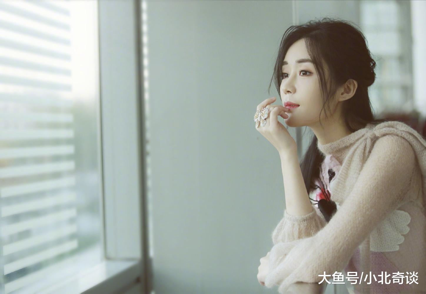 汤晶媚出席某品牌活动diss直
