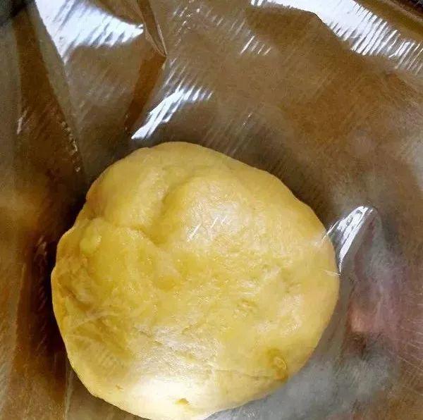 2个鸡蛋一碗面, 撒上两勺黑芝麻, 又酥又脆真美味