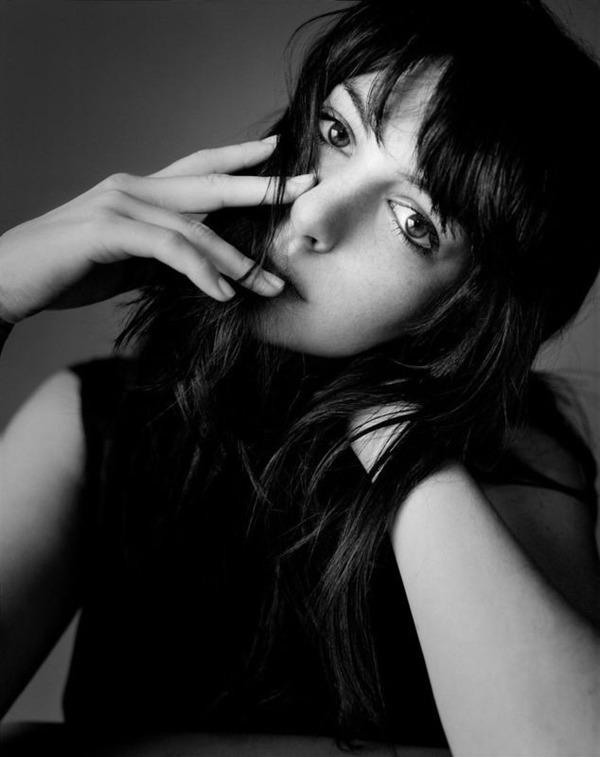 如果有一天你的理想被风雨淋湿, 谁愿意回头扶一把?