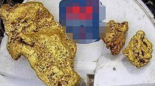 大叔上山放羊, 捡到几块石头带回家, 大雨过后手发抖