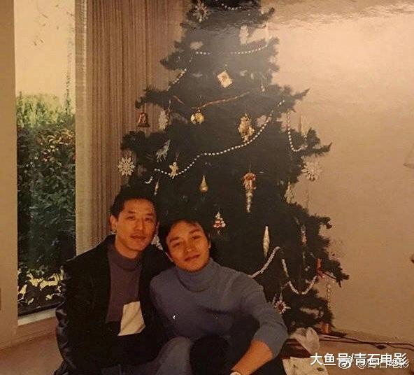 #唐鹤德晒和张国荣合照#  并