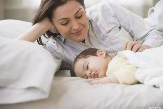 还在选择奶粉喂养? 那是你不知道喂母乳喂养对宝宝和妈妈的好处
