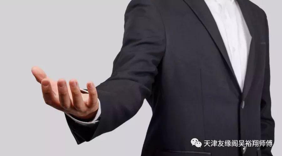 男人伸出手,就可以知道他是穷人还是富人