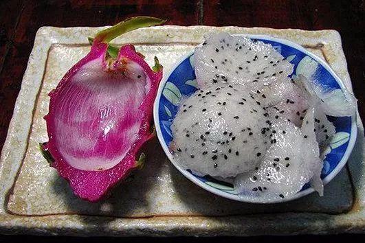 1粒水果籽儿泡水里, 长成最美小盆栽