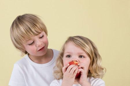 宝宝“打人”不可怕, 可怕的是错误的管教方法