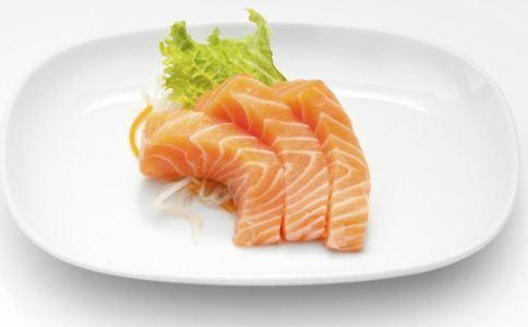 有办法能让白发转黑吗? 皮肤科主任: 这些食物多吃一点就行了