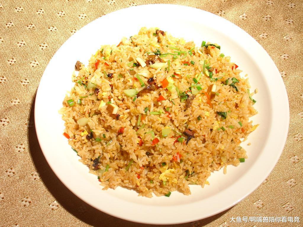 听说在高速上卖炒饭可以7天赚一