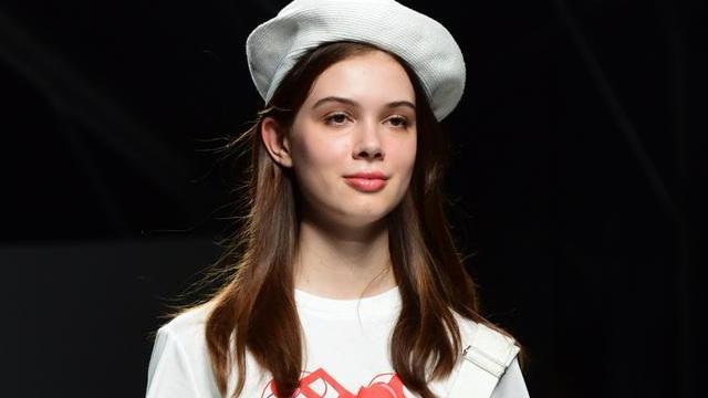 去时装周走秀还推出限量腰包? 网易游戏的跨界骚操作有点多