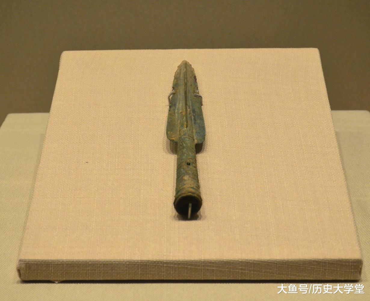 这是一个战国至秦代的“青铜矛”
