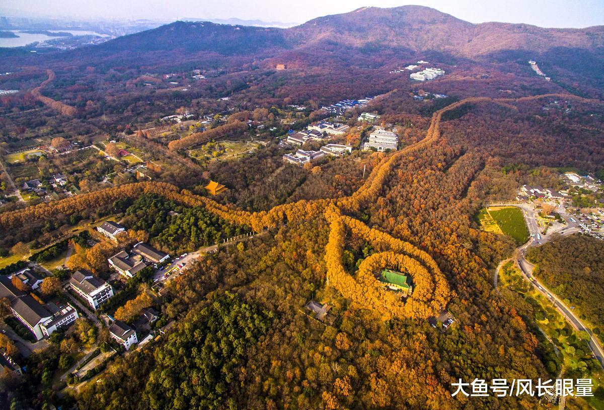 美龄宫位于南京市小红山上，南京
