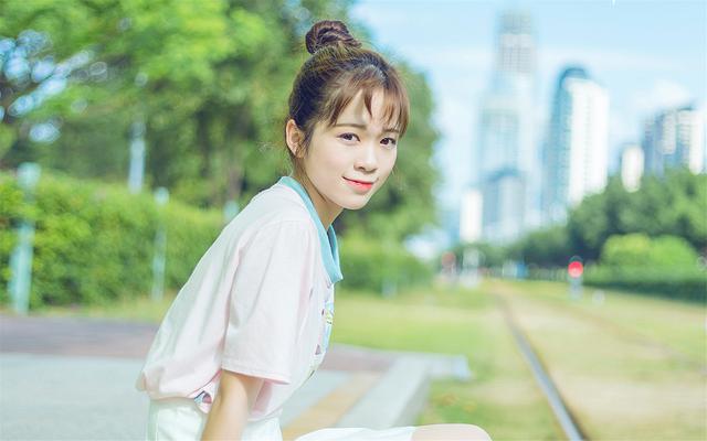 女人经常“采野花”, 微信就会有这四个表现, 藏不住的“猫腻”