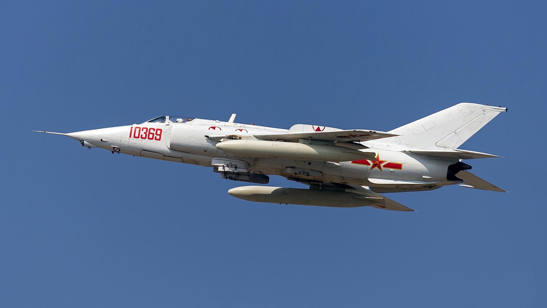 美俄战机退役只能入坟场, 中国战机退役却是另行转行