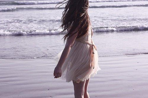 如果有一天你的理想被风雨淋湿, 谁愿意回头扶一把?