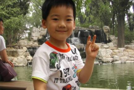 你的这个习惯可能会让孩子变自卑, 家长要多注意