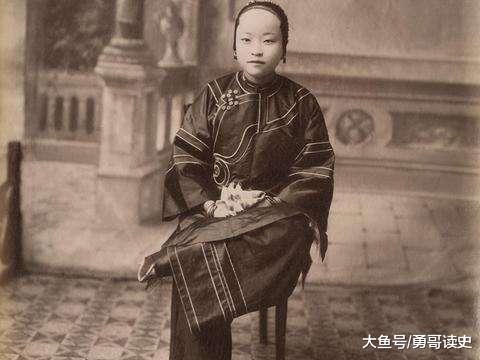 紫禁城里戒备森严，为了让皇帝和