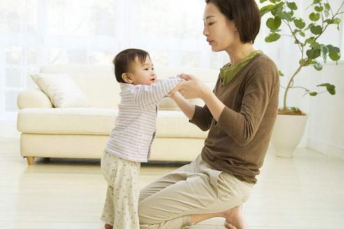 宝宝总盯着看你的原因, 真的让妈妈很暖心, 你懂TA的眼神吗?